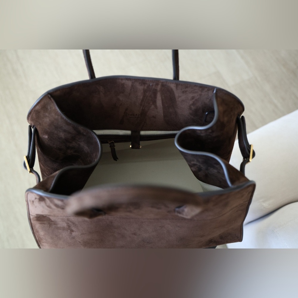 ❌SOLD❌ THE ROW SOFT MARGAUX 15 BAG IN MOCHA SUEDE - Picture 16 of 16